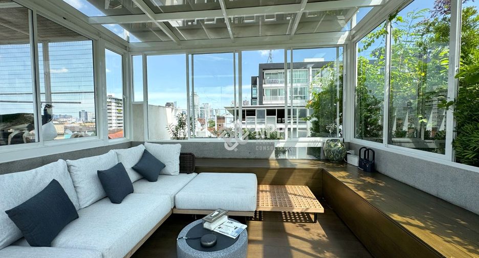 Haus zur Miete und zum Kauf mit 4 Zimmer in Watthana, Bangkok