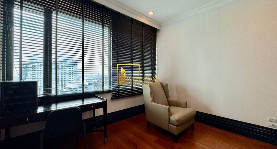 Condo en alquiler de 3 habitaciones en Khlong Toei, Bangkok