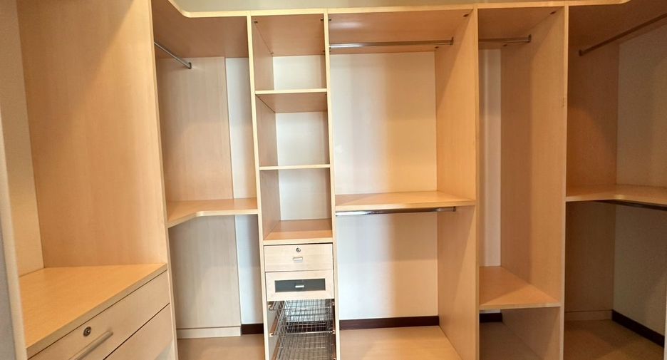 Продажа 3 спальни кондо в Патхум Щан, Бангкок