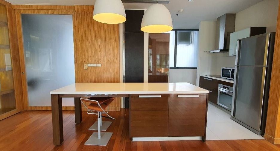 For rent 3 bedrooms condo in Khlong Toei, Bangkok