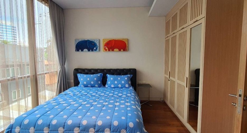 For rent 3 bedrooms condo in Khlong Toei, Bangkok
