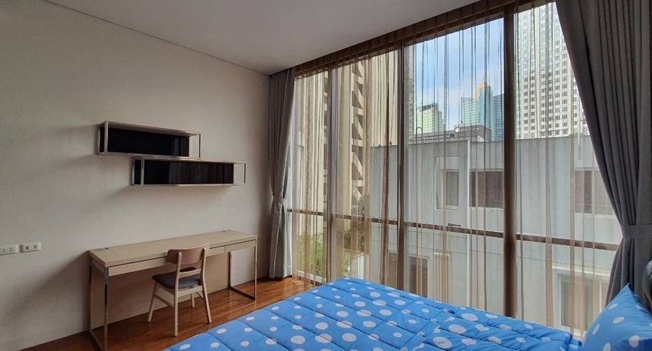For rent 3 bedrooms condo in Khlong Toei, Bangkok