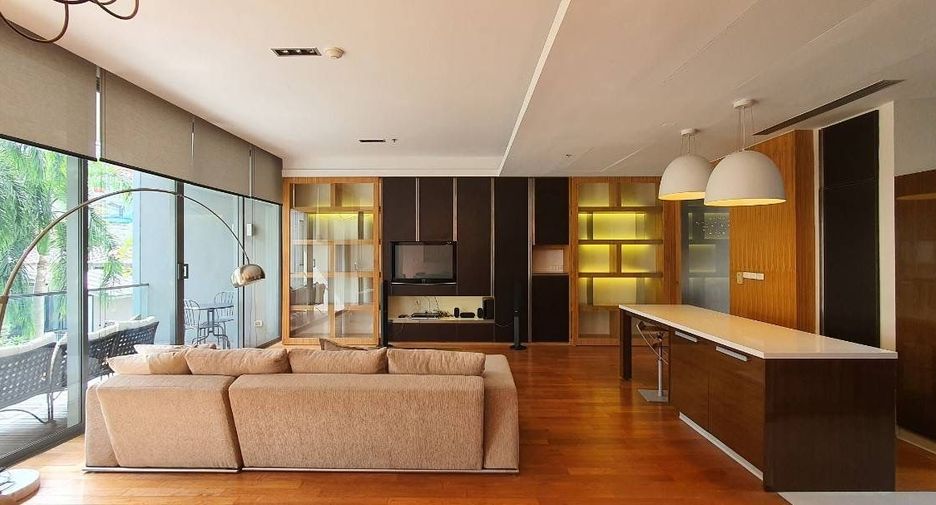 For rent 3 bedrooms condo in Khlong Toei, Bangkok