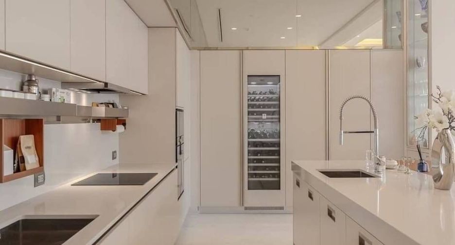 For rent and for sale 4 bedrooms condo in Pathum Wan, Bangkok