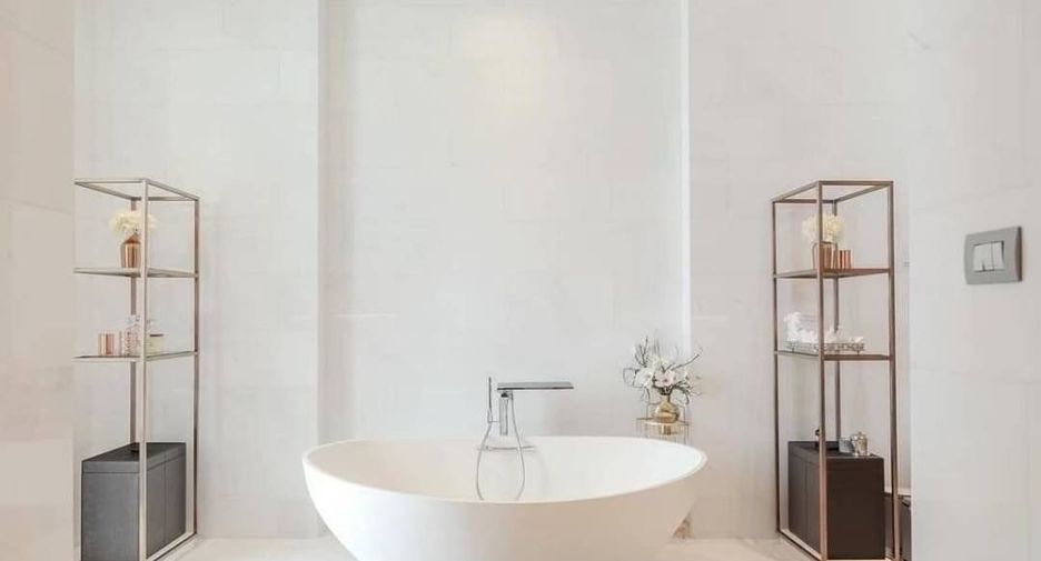 For rent and for sale 4 bedrooms condo in Pathum Wan, Bangkok