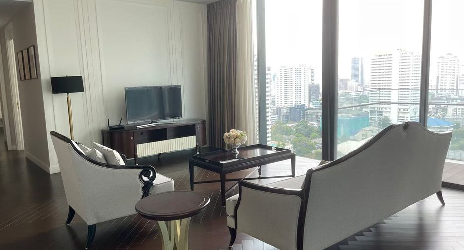 Condo en alquiler y en venta de 3 habitaciones en Khlong Toei, Bangkok