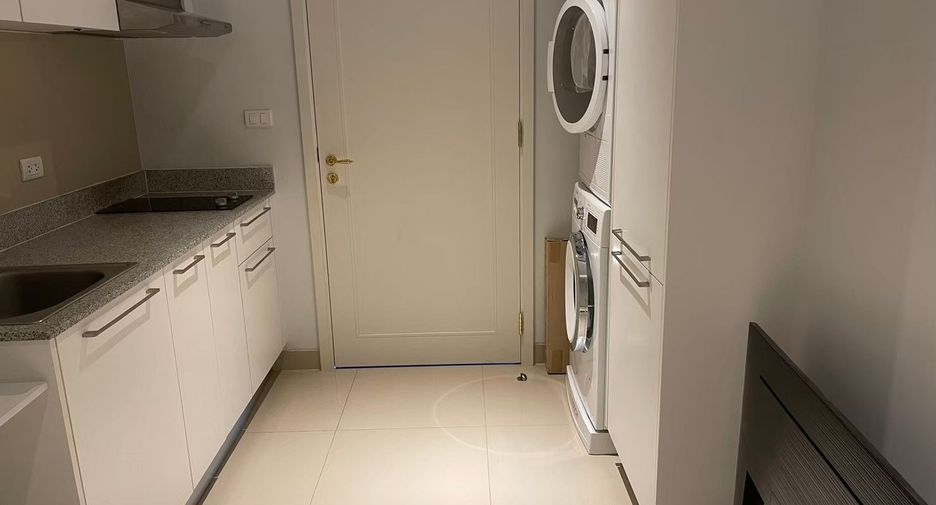 Condo en alquiler y en venta de 3 habitaciones en Khlong Toei, Bangkok