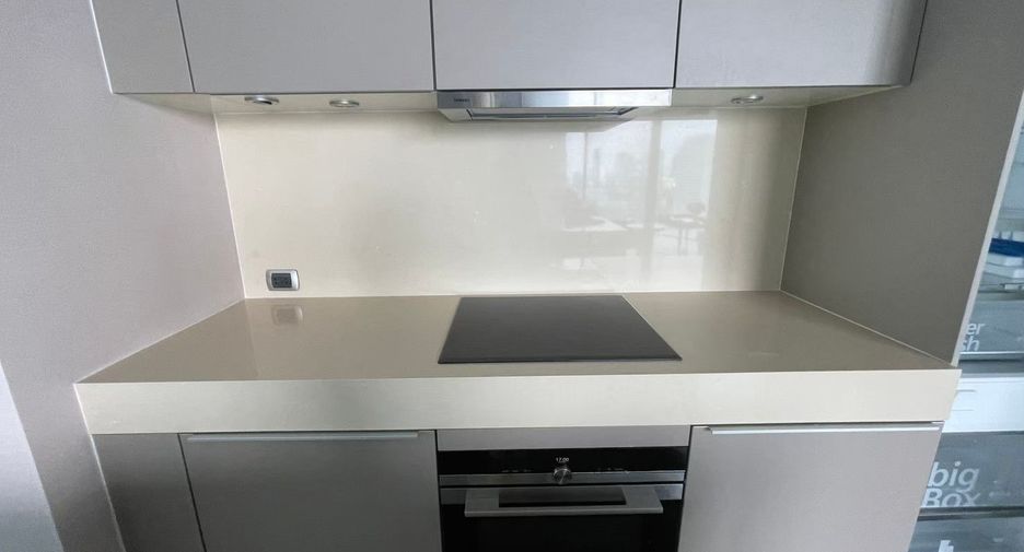 Condo en alquiler y en venta de 3 habitaciones en Khlong Toei, Bangkok