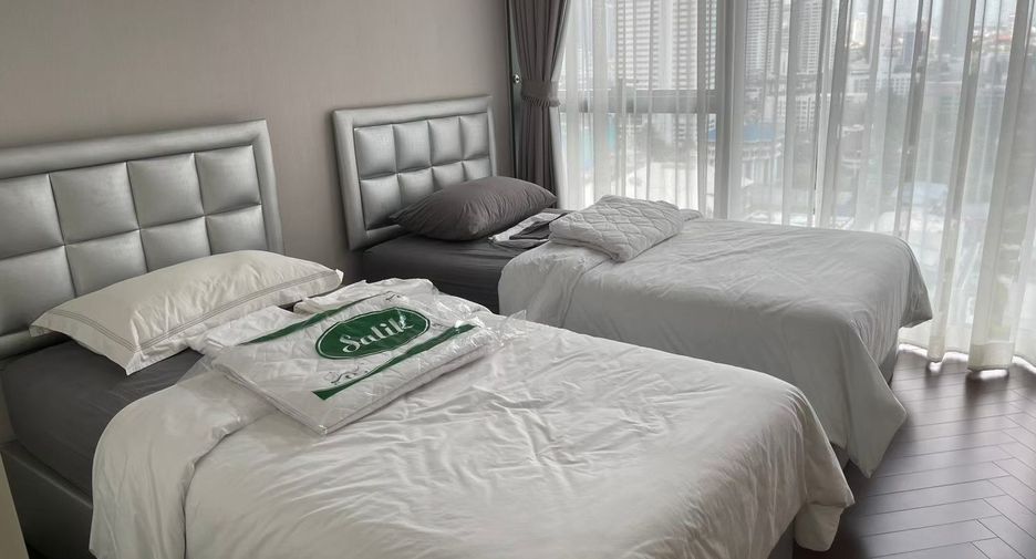 Condo en alquiler y en venta de 3 habitaciones en Khlong Toei, Bangkok