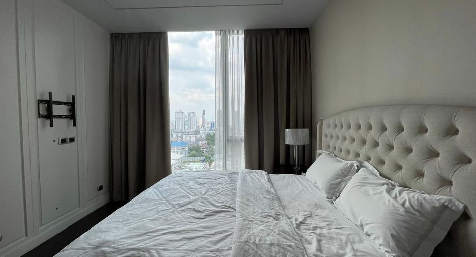 Condo en alquiler y en venta de 3 habitaciones en Khlong Toei, Bangkok