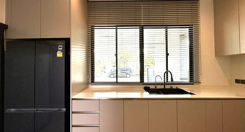 For rent 5 bedrooms house in Lat Krabang, Bangkok
