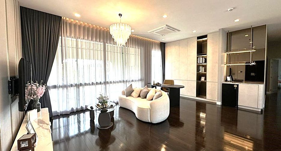For rent 5 bedrooms house in Lat Krabang, Bangkok