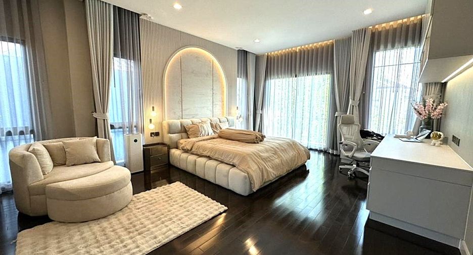 For rent 5 bedrooms house in Lat Krabang, Bangkok