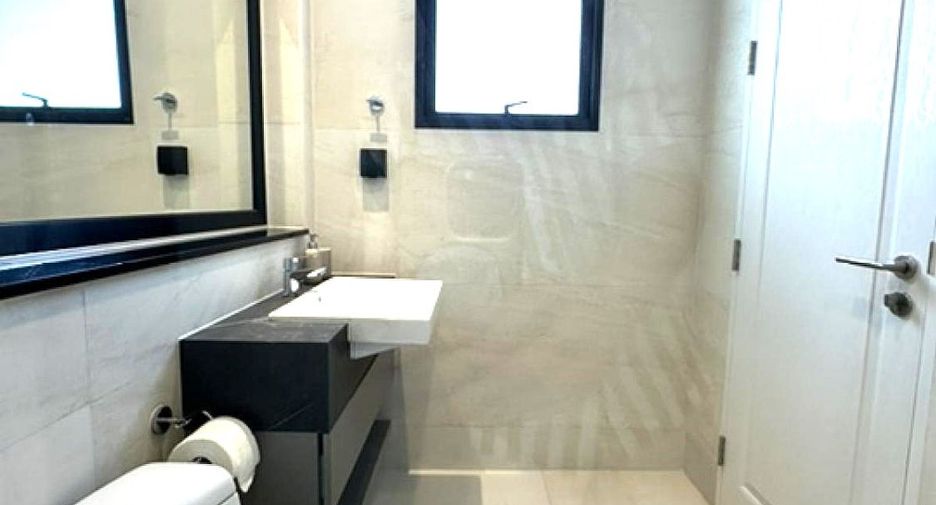 For rent 5 bedrooms house in Lat Krabang, Bangkok