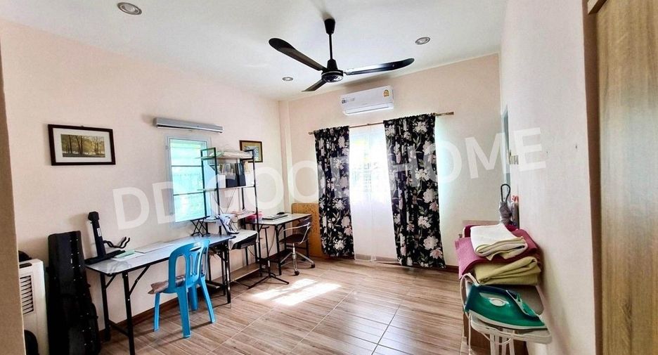 For sale 2 bedrooms house in Khok Samrong, Lopburi