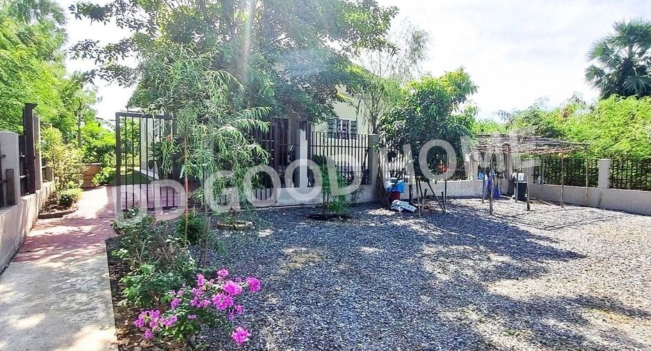 For sale 2 bedrooms house in Khok Samrong, Lopburi