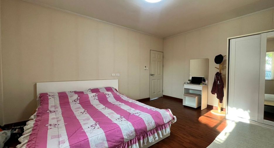 For rent 4 bedrooms house in Mueang Chiang Mai, Chiang Mai