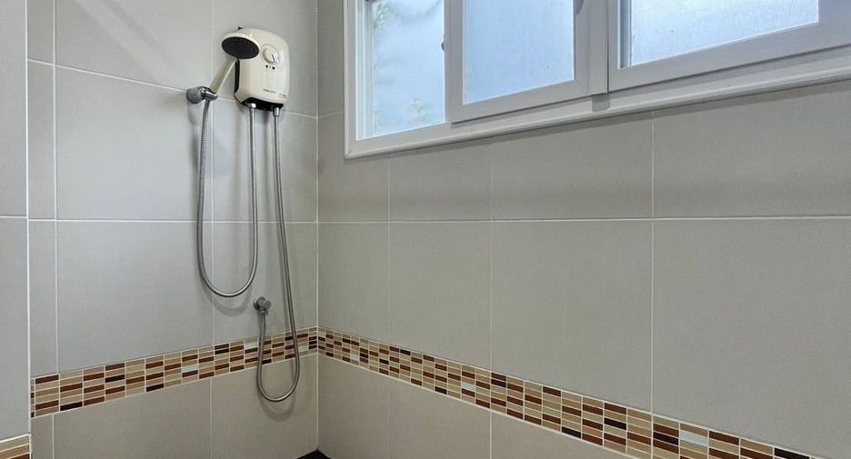 For rent 4 bedrooms house in Mueang Chiang Mai, Chiang Mai