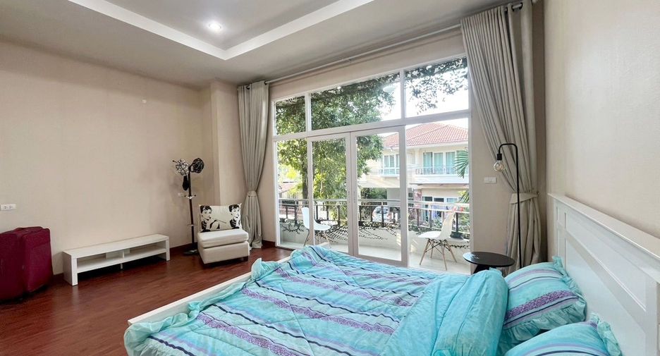 For rent 4 bedrooms house in Mueang Chiang Mai, Chiang Mai