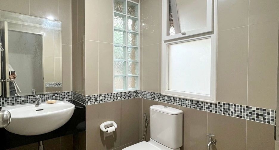 For rent 4 bedrooms house in Mueang Chiang Mai, Chiang Mai