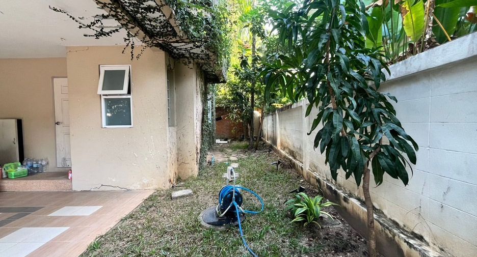 For rent 4 bedrooms house in Mueang Chiang Mai, Chiang Mai