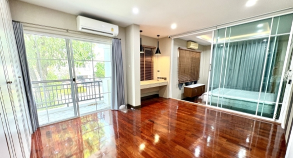 For rent 3 bedrooms house in Phasi Charoen, Bangkok