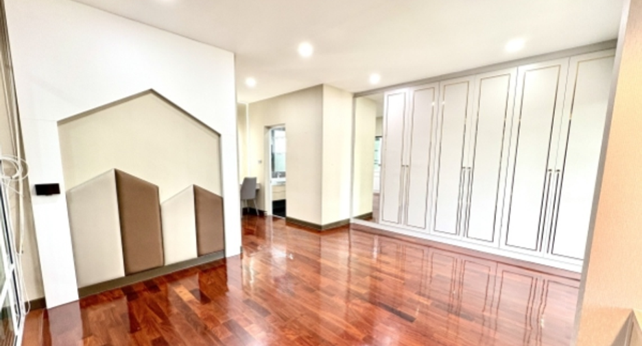 For rent 3 bedrooms house in Phasi Charoen, Bangkok