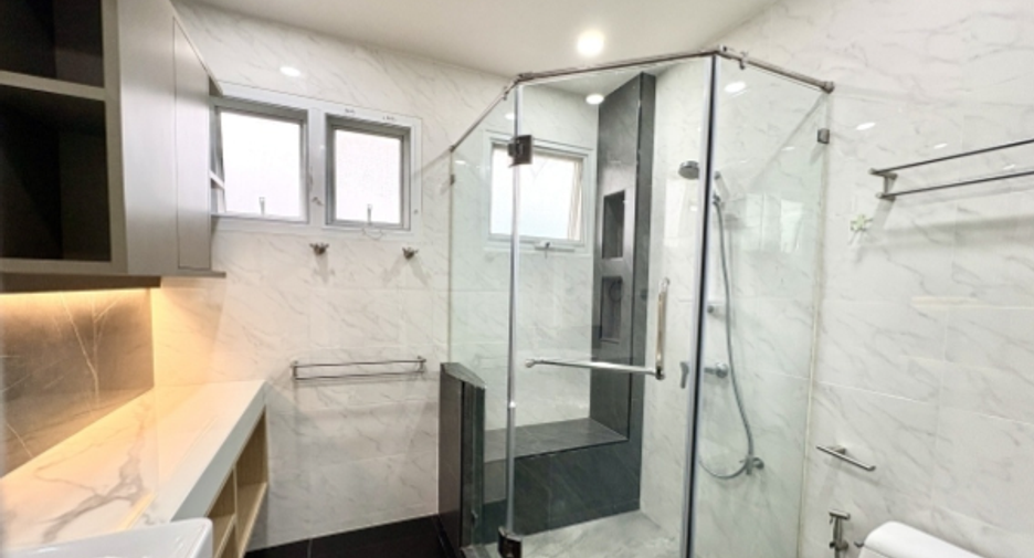For rent 3 bedrooms house in Phasi Charoen, Bangkok