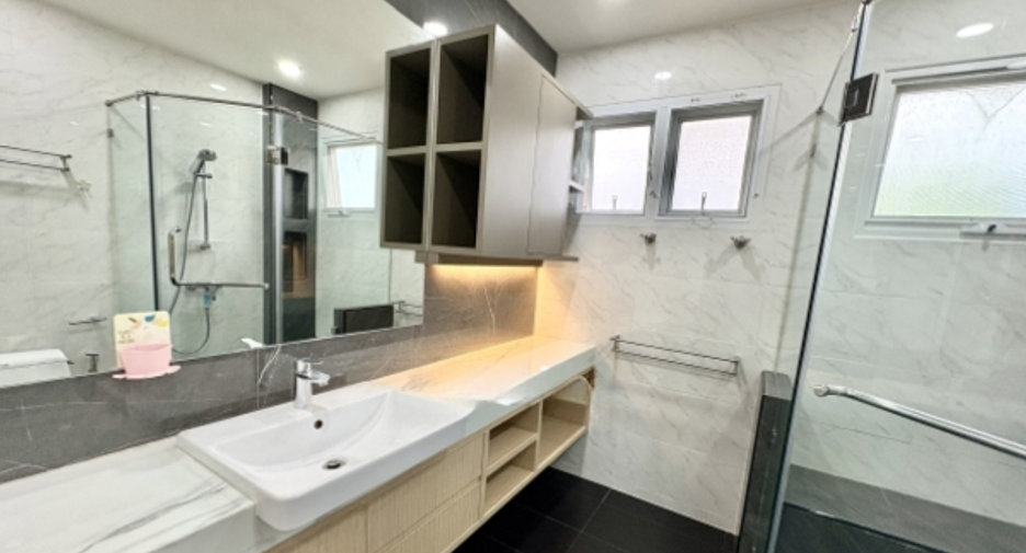 For rent 3 bedrooms house in Phasi Charoen, Bangkok
