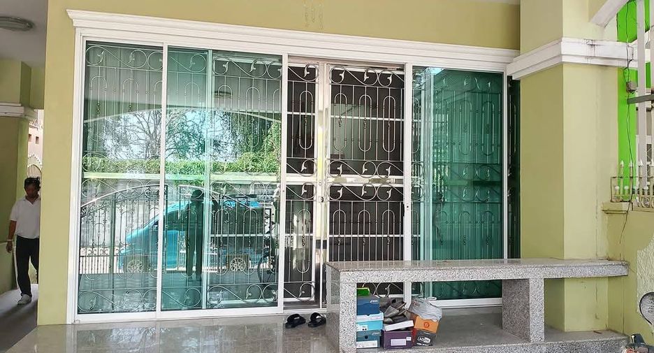 Haus zum Kauf mit 4 Zimmer in Mueang Pathum Thani, Pathum Thani