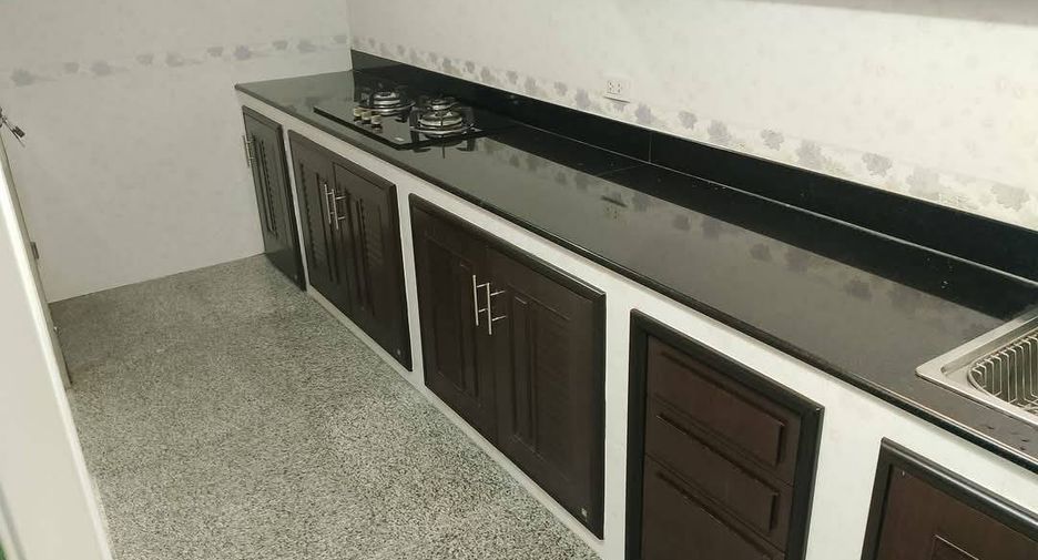 Haus zum Kauf mit 4 Zimmer in Mueang Pathum Thani, Pathum Thani