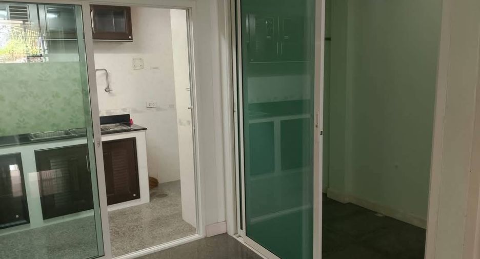 Haus zum Kauf mit 4 Zimmer in Mueang Pathum Thani, Pathum Thani