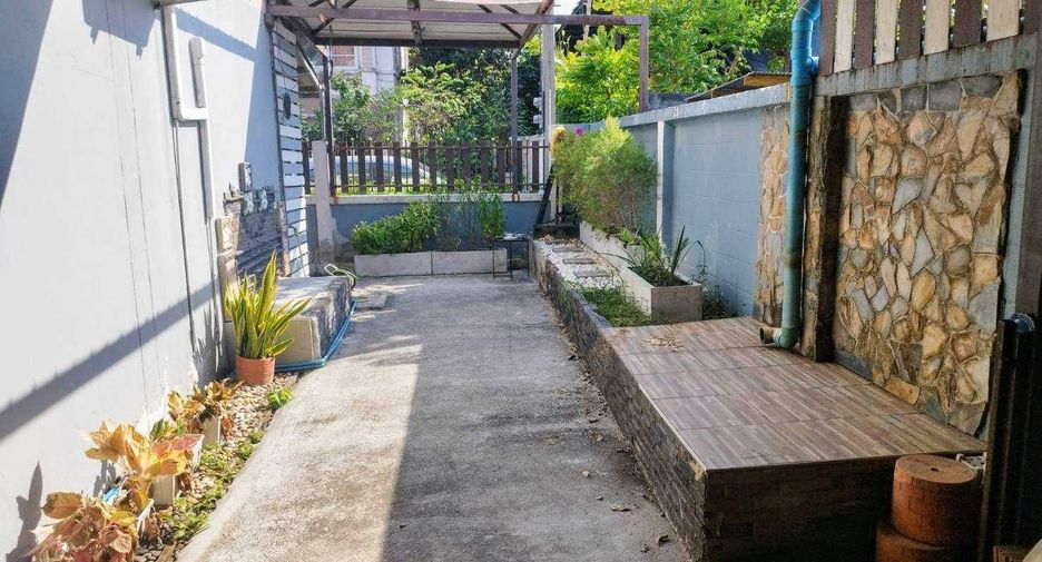 For sale 3 bed townhouse in Krathum Baen, Samut Sakhon