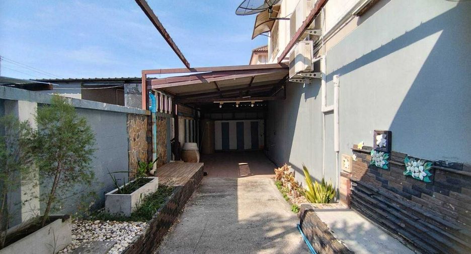 For sale 3 bed townhouse in Krathum Baen, Samut Sakhon