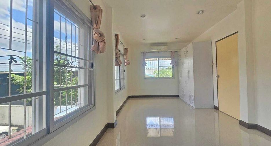 For sale 3 bed townhouse in Krathum Baen, Samut Sakhon