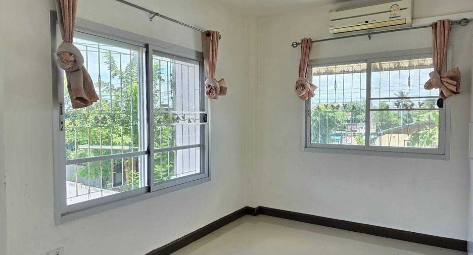 For sale 3 bed townhouse in Krathum Baen, Samut Sakhon