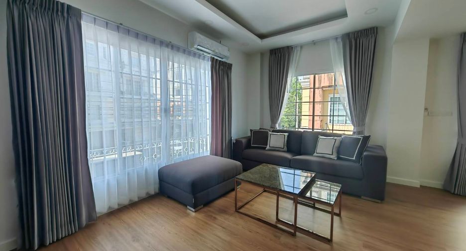 For rent 4 bedrooms house in Bang Na, Bangkok