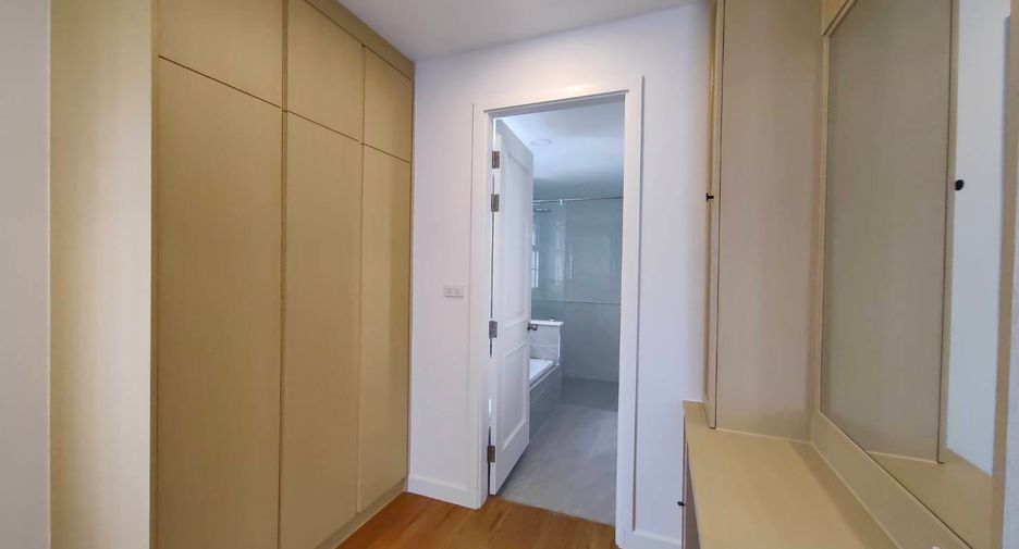 For rent 4 bedrooms house in Bang Na, Bangkok