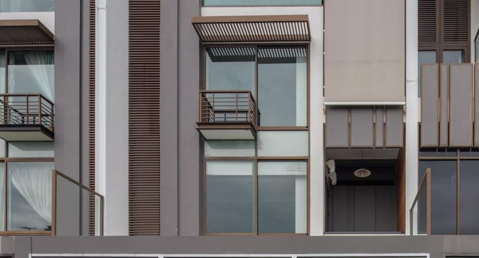 For sale 2 bedrooms townhouse in Watthana, Bangkok