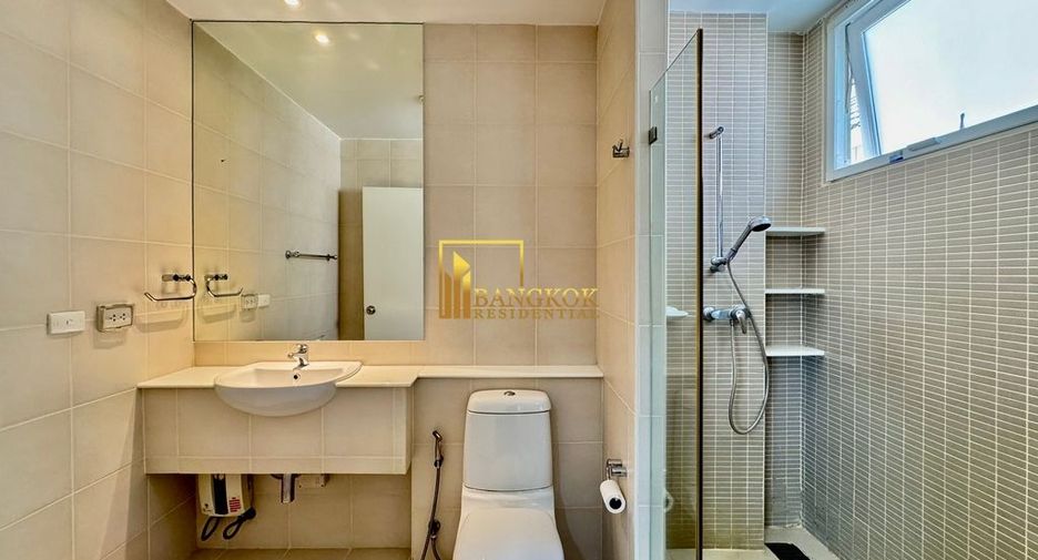 Haus zur Miete mit 4 Zimmer in Watthana, Bangkok