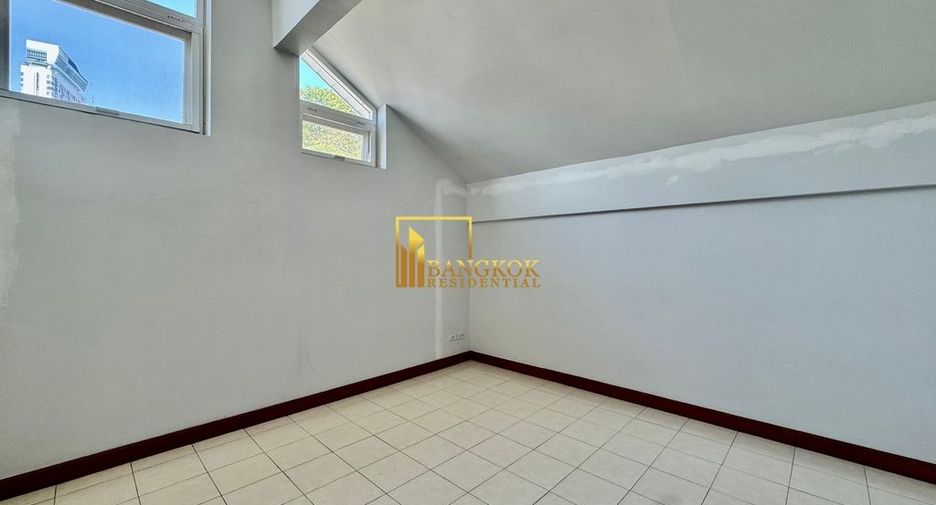 Haus zur Miete mit 4 Zimmer in Watthana, Bangkok