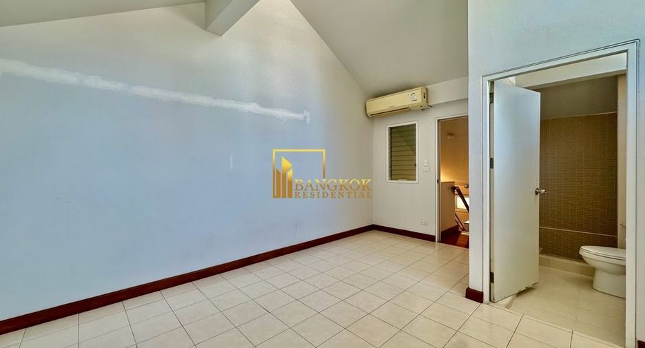 Haus zur Miete mit 4 Zimmer in Watthana, Bangkok