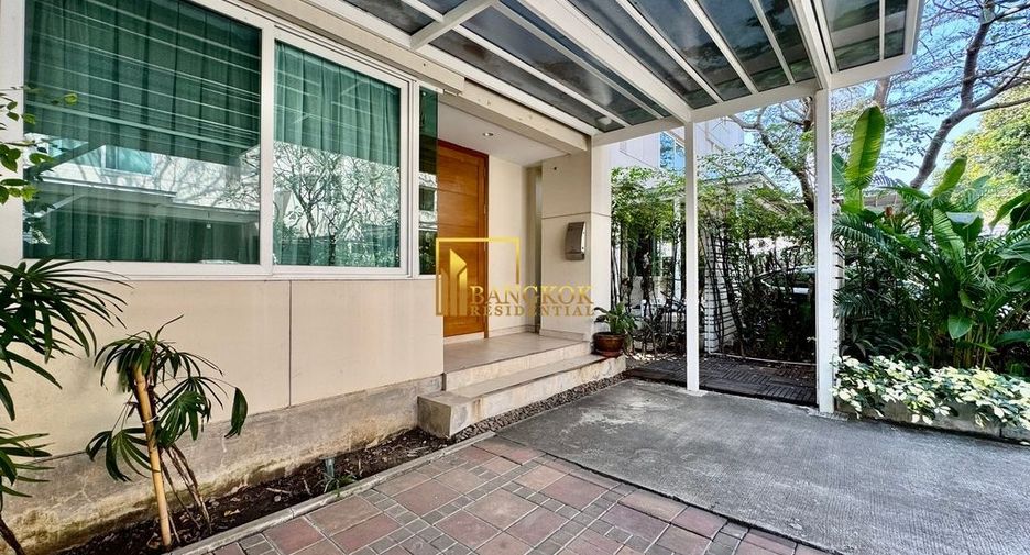 Haus zur Miete mit 4 Zimmer in Watthana, Bangkok