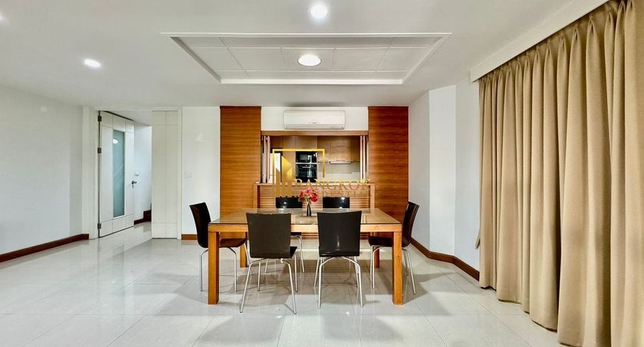 Haus zur Miete mit 4 Zimmer in Watthana, Bangkok
