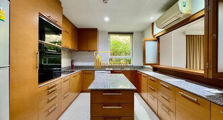 Haus zur Miete mit 4 Zimmer in Watthana, Bangkok