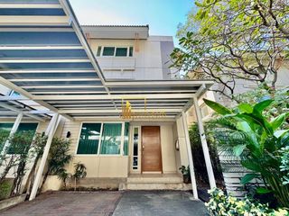 Haus zur Miete mit 4 Zimmer in Watthana, Bangkok