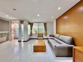 Haus zur Miete mit 4 Zimmer in Watthana, Bangkok