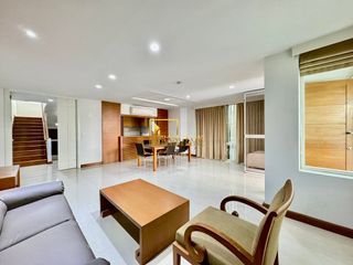 Haus zur Miete mit 4 Zimmer in Watthana, Bangkok