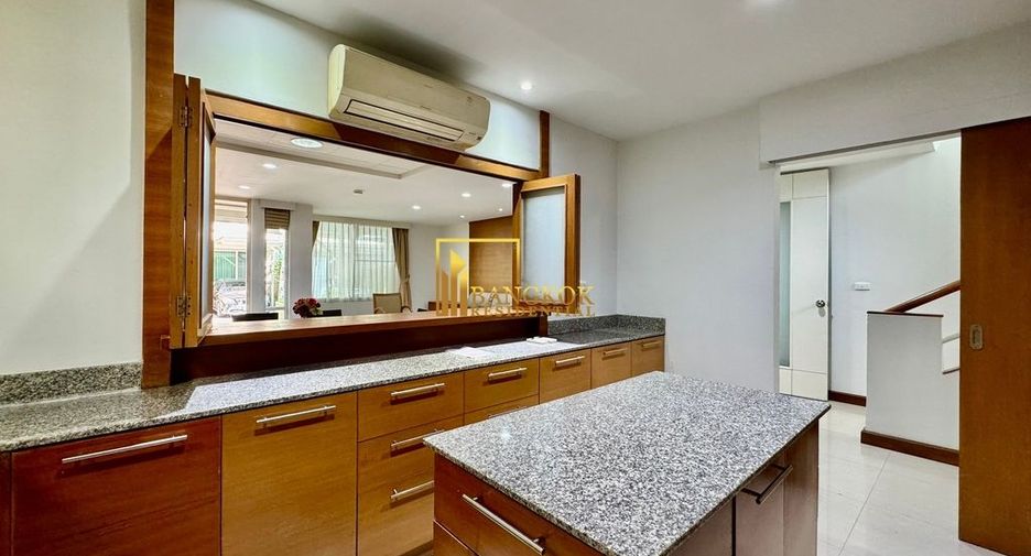 Haus zur Miete mit 4 Zimmer in Watthana, Bangkok