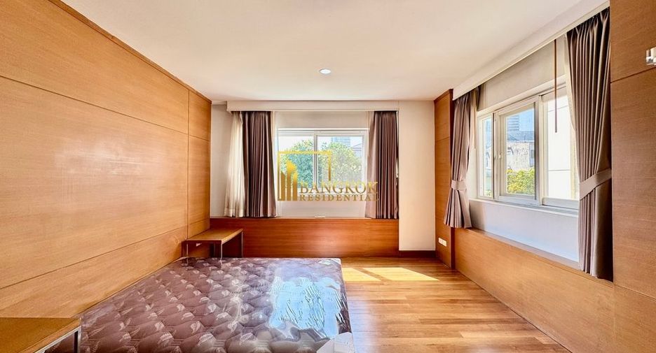 Haus zur Miete mit 4 Zimmer in Watthana, Bangkok